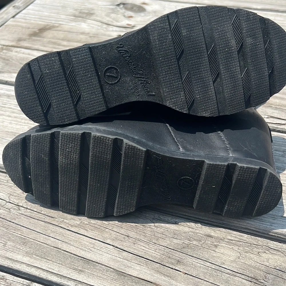 Universal Thread - Picture 8 of 8